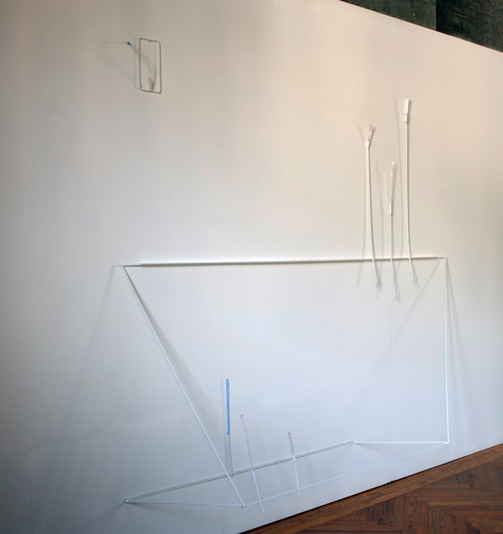2013, ferro verniciato, plexiglas colorato e trattato, cm. 220 x 220 x 50 ca.