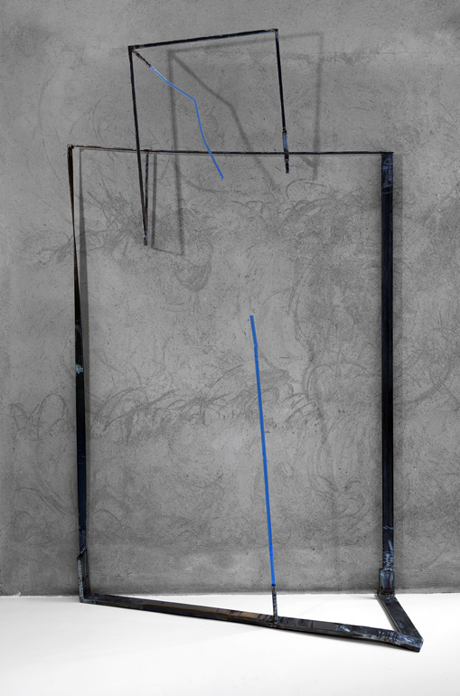 2015, ferro e acciaio inox bruniti, spazzolati, plexi trattato/colorato, cm. 250 x 145 x 59  ca