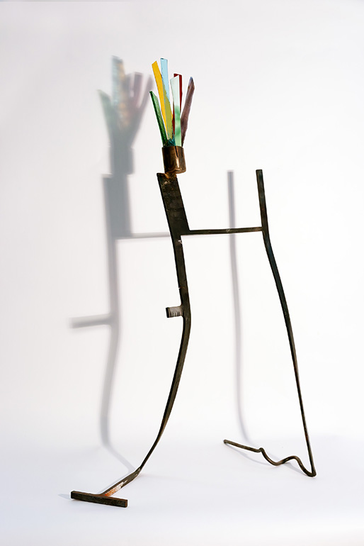 _9 CONTRA DOMUM, 2024, ritaglio di ferro brunito, schegge di vetro antico policrome, 62 x 35 x 25cm ca