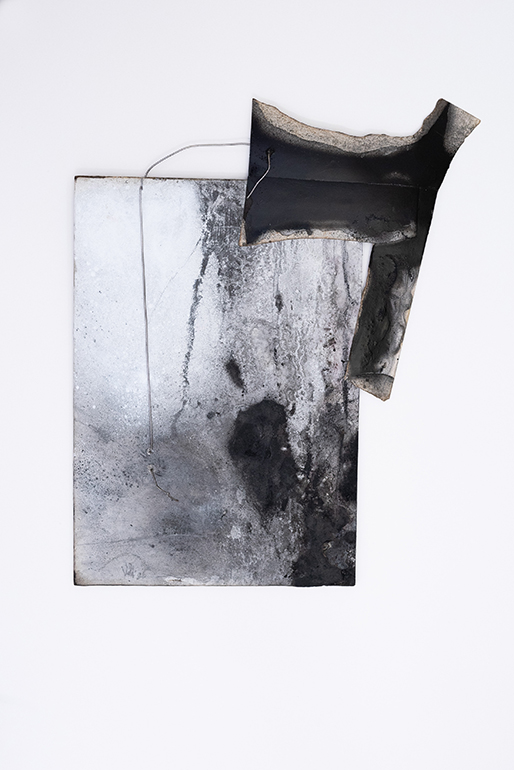 _Oxidationes temporis 3, 2026, tec. mista cart., smalti, fuoco, muffe, elastico, graffite, 43 x 35 cm ca_